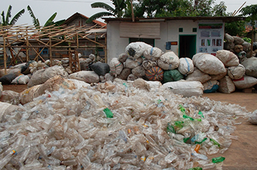 Daur Ulang Botol Aqua Plastik 